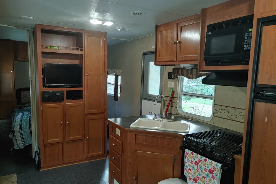Benjamin's R-Vision 26BHS Travel Trailer
