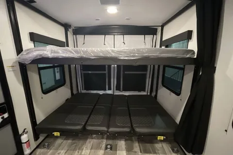 Higgs Toy Hauler (Heartland Fuel 305)