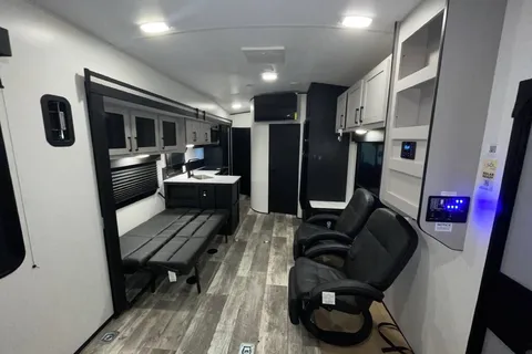 Higgs Toy Hauler (Heartland Fuel 305)