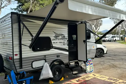 Easy Tow small Family Camper 16ft Jayco flight