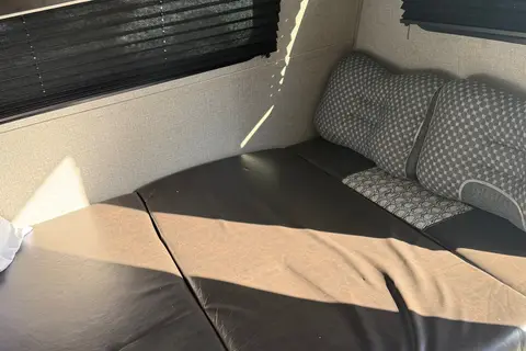 Easy Tow small Family Camper 16ft Jayco flight