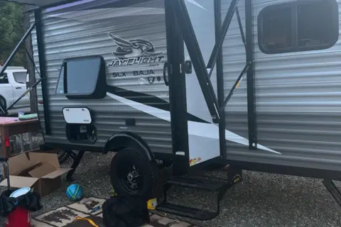 Easy Tow small Family Camper 16ft Jayco flight