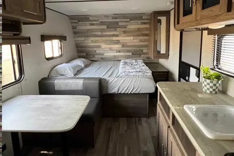 Keystone Zinger Lite 18BH Travel Trailer