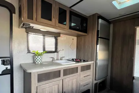 Keystone Zinger Lite 18BH Travel Trailer
