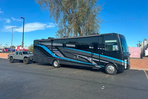 Daniel's 2023 Coachmen Encore 375rb Class A