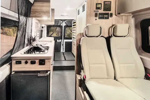 Sonia Winnebago Solis Classe B