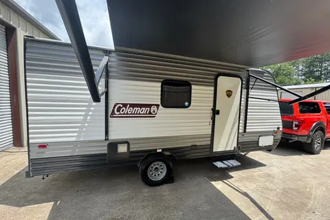 2021 Coleman 17B – Your Cozy Getaway on Wheels!