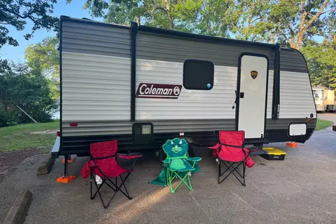2021 Coleman 17B – Your Cozy Getaway on Wheels!