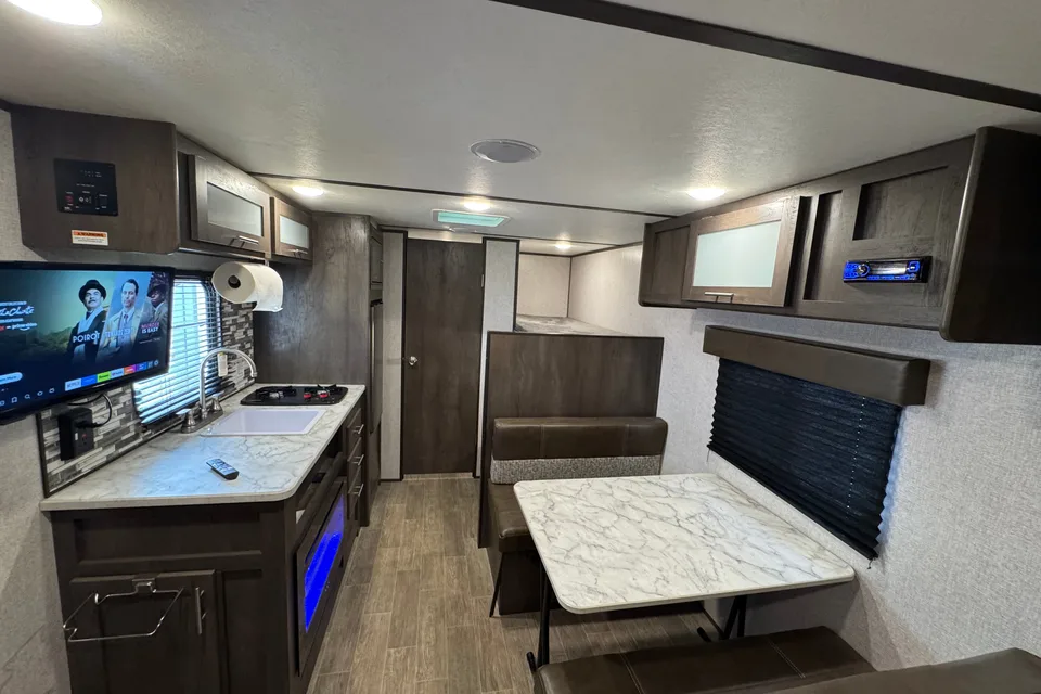 2021 Coleman 17B – Your Cozy Getaway on Wheels!