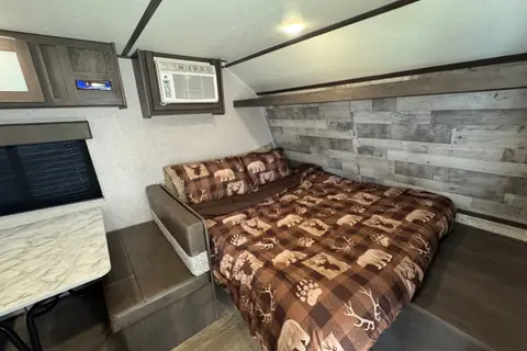 2021 Coleman 17B – Your Cozy Getaway on Wheels!