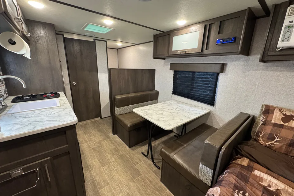 2021 Coleman 17B – Your Cozy Getaway on Wheels!