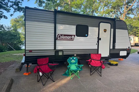 2021 Coleman 17B – Your Cozy Getaway on Wheels!