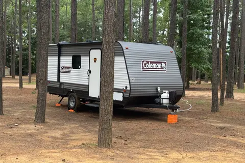 2021 Coleman 17B – Your Cozy Getaway on Wheels!