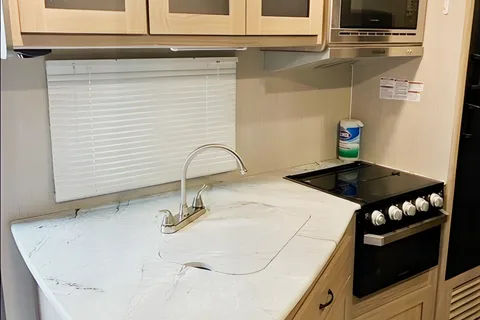 Vitaliy's Coachmen FreedomExpress 257BHS Travel Trailer