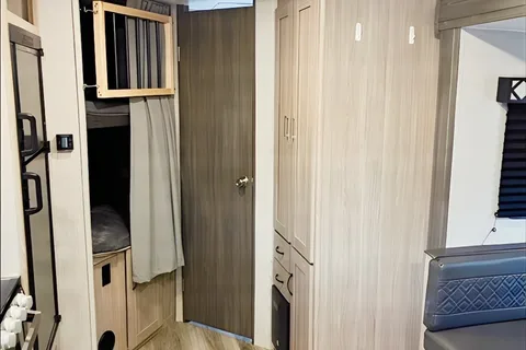 Vitaliy's Coachmen FreedomExpress 257BHS Travel Trailer
