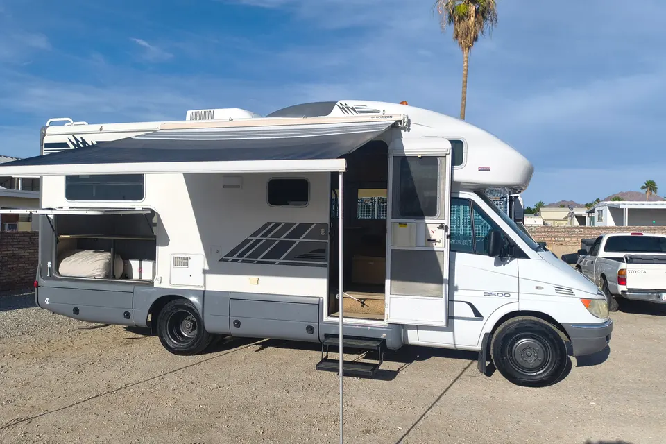JRS Winnebago V Class C