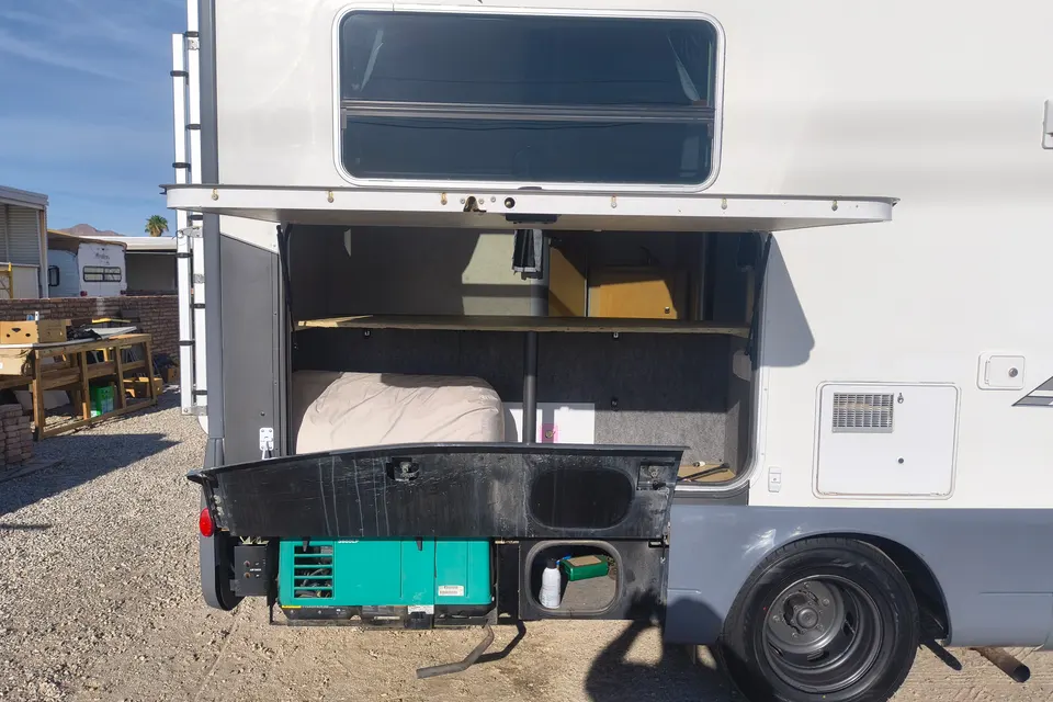 JRS Winnebago V Class C