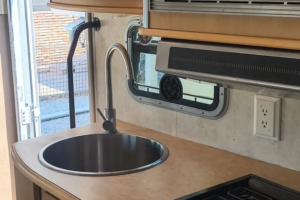 JRS Winnebago V Class C