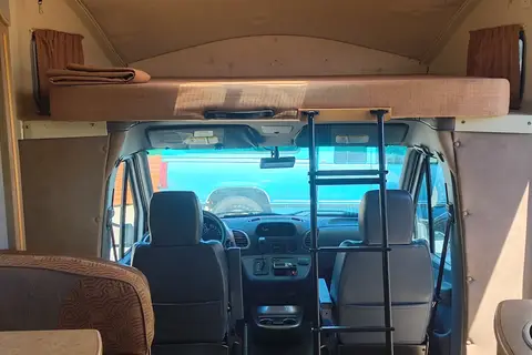 JRS Winnebago V Class C