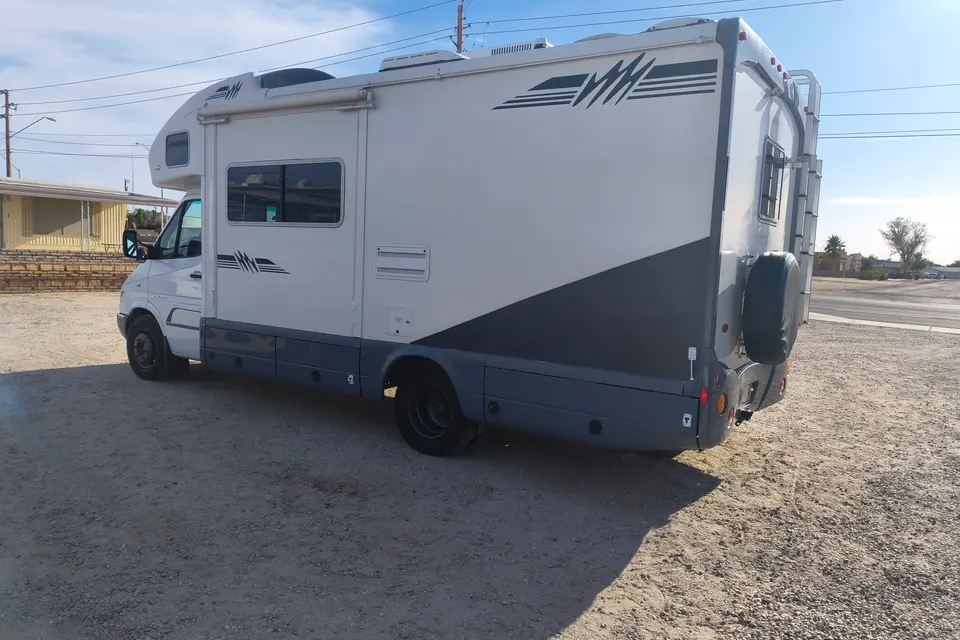 JRS Winnebago V Class C