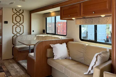 Lidiya's Winnebago Vista 31 KE Class A