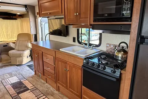 Lidiya's Winnebago Vista 31 KE Class A