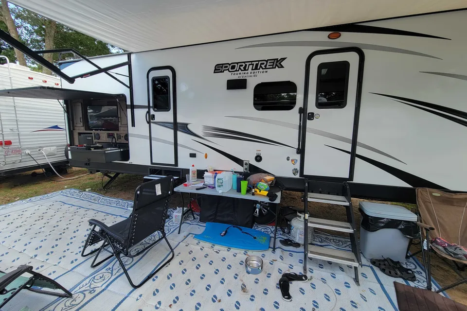 Donald's Venture Sportrek touring edition Travel Trailer