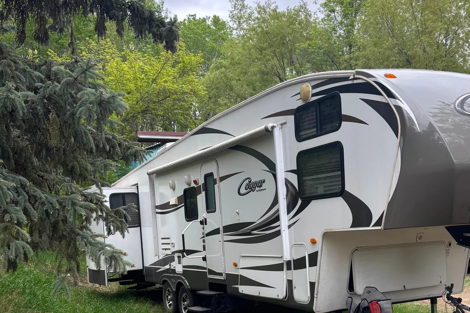 Spacious and Cozy Travel Trailer- Ready for Your Next Adventure!