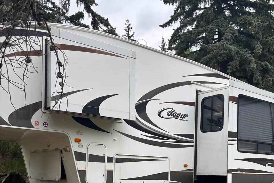 Spacious and Cozy Travel Trailer- Ready for Your Next Adventure!