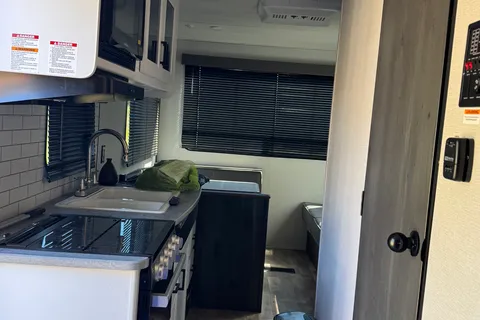 Zuleyma'S Keystone Hideout Travel Trailer