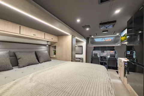 Grand Design Lineage 25FW Class C