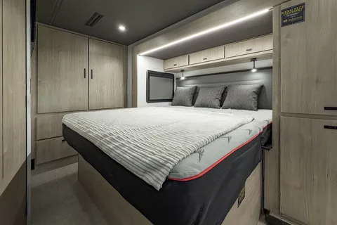 Grand Design Lineage 25FW Class C