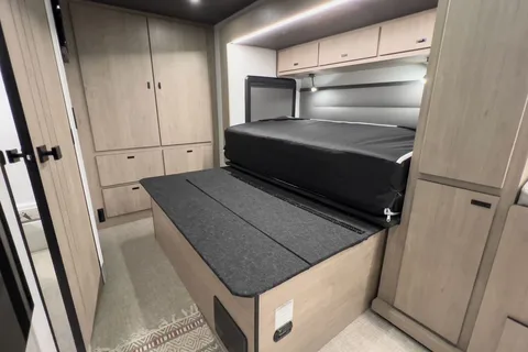 Grand Design Lineage 25FW Class C