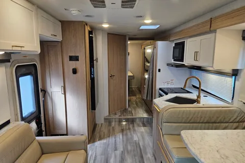 Roadtrip Express!! 2026 Fourwinds Class C 31E