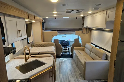 Roadtrip Express!! 2026 Fourwinds Class C 31E