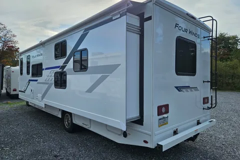 Roadtrip Express!! 2026 Fourwinds Class C 31E