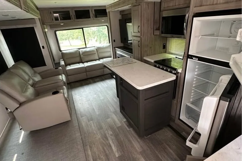 Family Friendly Coachmen Chaparral Fifth Wheel