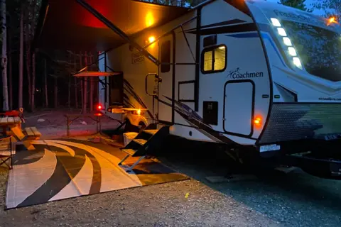 Le petit paradis roulant Coachmen Freedom 259fqds Roulotte