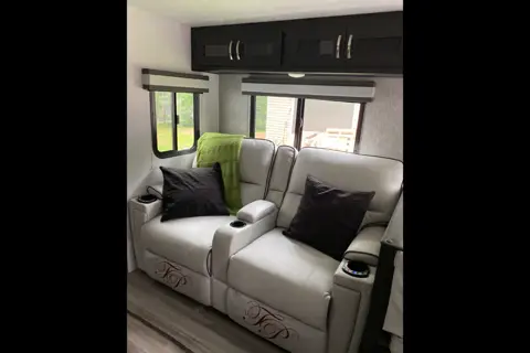 Le petit paradis roulant Coachmen Freedom 259fqds Roulotte