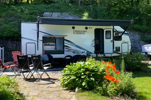 Le petit paradis roulant Coachmen Freedom 259fqds Roulotte
