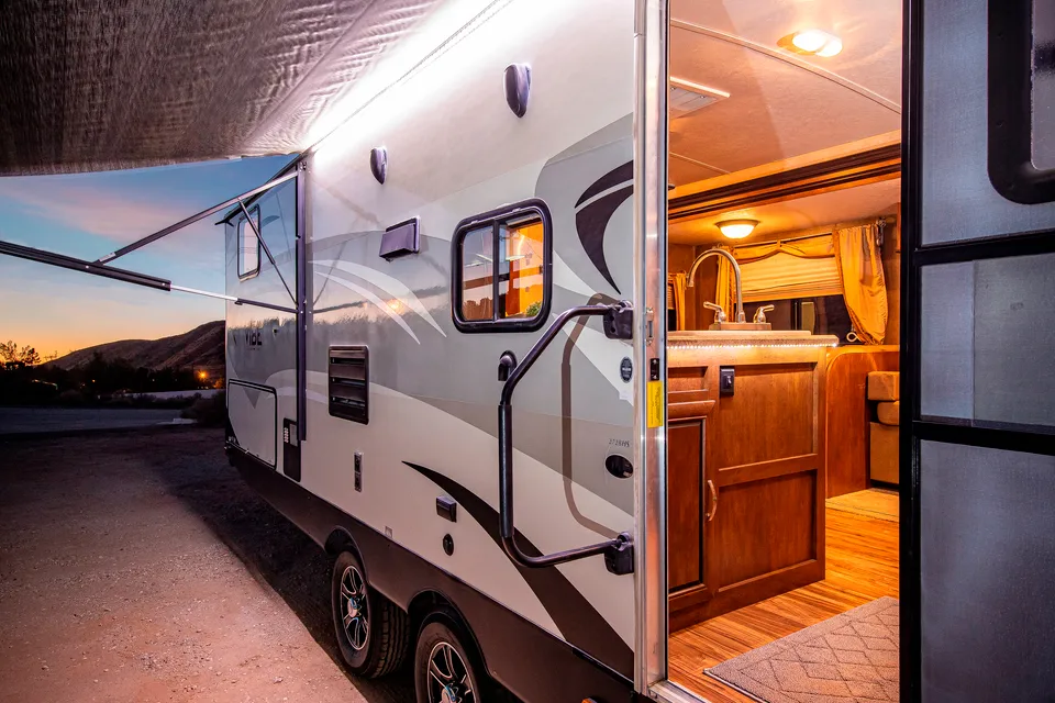Rv Rentals Way of Life's Forest River Vibe 284BHS Travel Trailer LV1