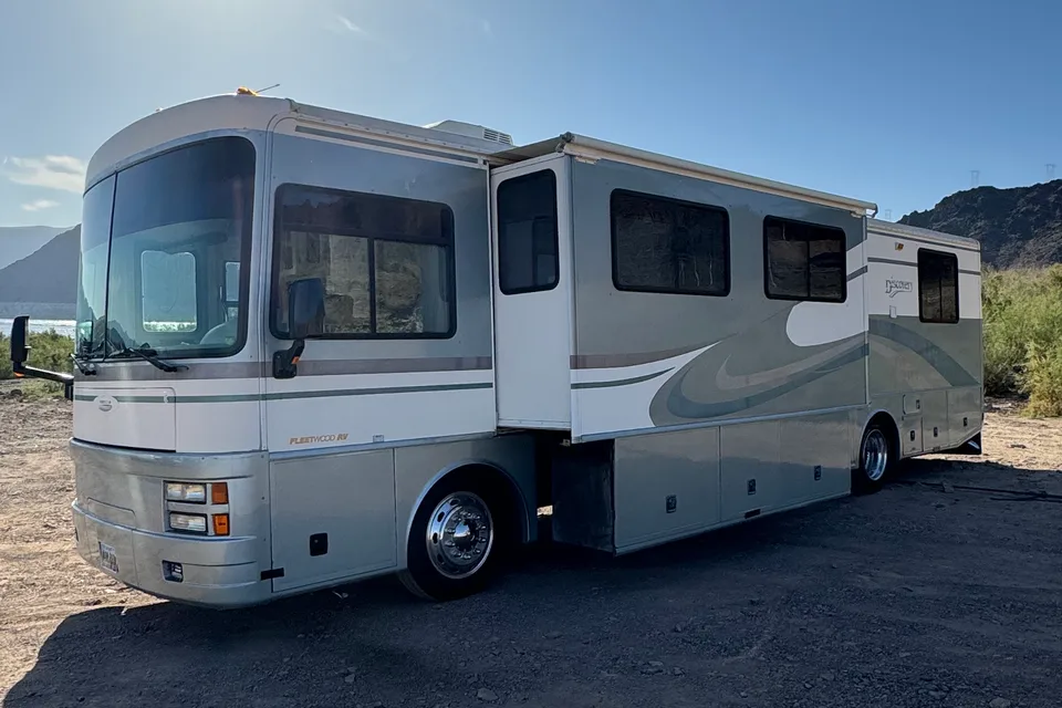 Gib's Newly Renovated Fleetwood Discovery Class A