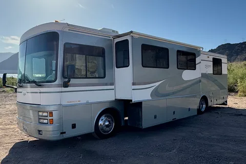 Gib's Newly Renovated Fleetwood Discovery Class A