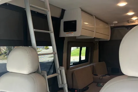 2022 Thor RIZE 18T 4 seats, 4 sleeps
