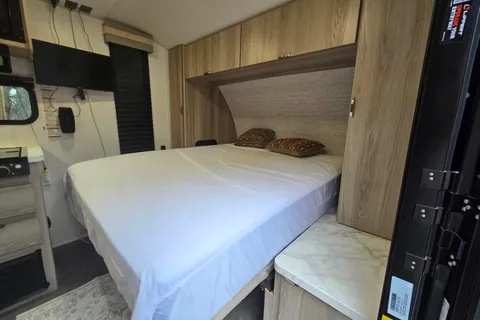 AR's Salem 179DBK Off-grid Travel Trailer