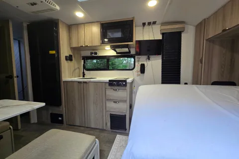 AR's Salem 179DBK Off-grid Travel Trailer