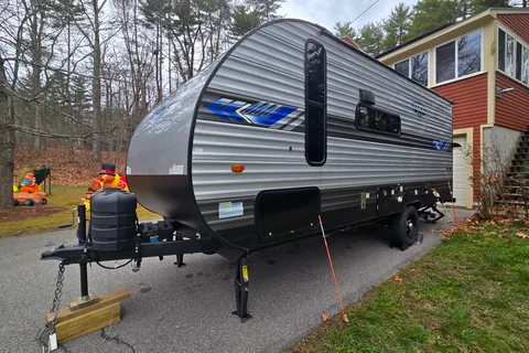 AR's Salem 179DBK Off-grid Travel Trailer