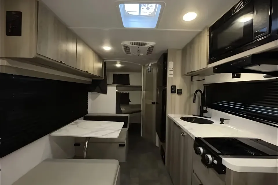 AR's Salem 179DBK Off-grid Travel Trailer