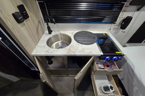AR's Salem 179DBK Off-grid Travel Trailer