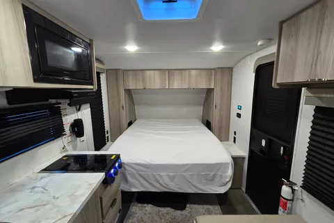 AR's Salem 179DBK Off-grid Travel Trailer